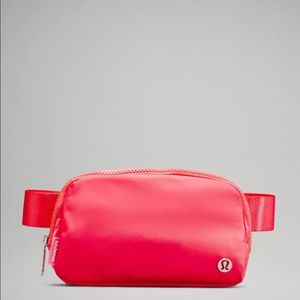 New lululemon everywhere belt bag